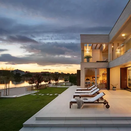 Salis Villa *